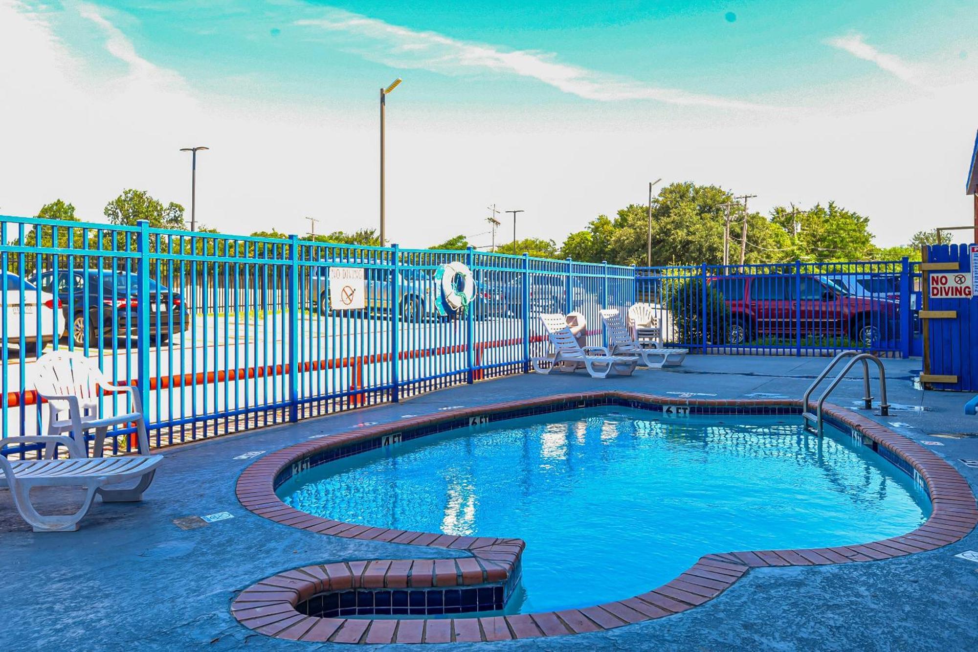 Oyo Hotel Irving Dfw Airport South Exteriör bild